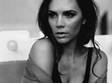 Módní návrhářka a zpěvačka Victoria Beckham.