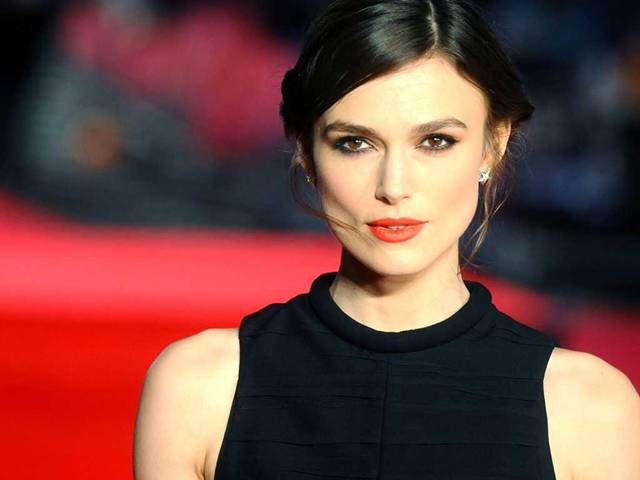 »Zazobaná« Keira Knightley si vzala na svatbu staré šaty! Proč proboha?!