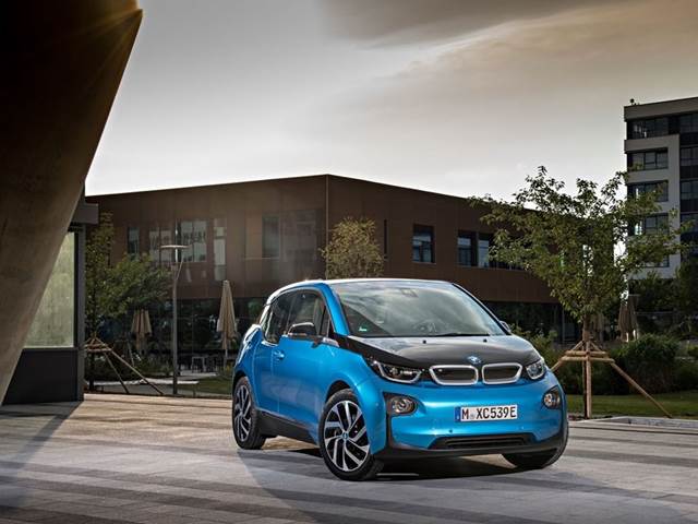 Testovali jsme elektrické auto BMW i3: Ideálního parťáka do města