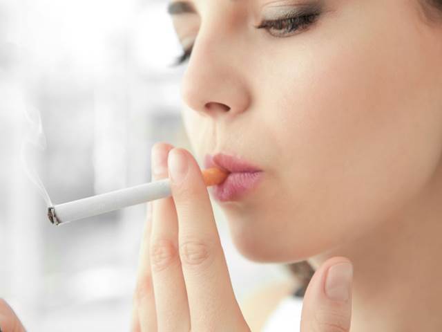Kouření u mladých žen zvyšuje riziko infarktu srdce